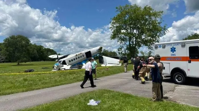 Skydiving plane with 20 aboard crashes in Tennessee